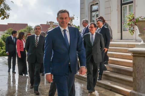 Governo recupera antigo logótipo