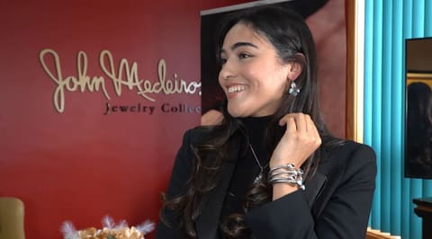 Miss Portuguesa França visita John Medeiros Jewelry