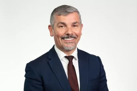 Duarte Fernandes: Empreendedor e líder comunitário em Jersey