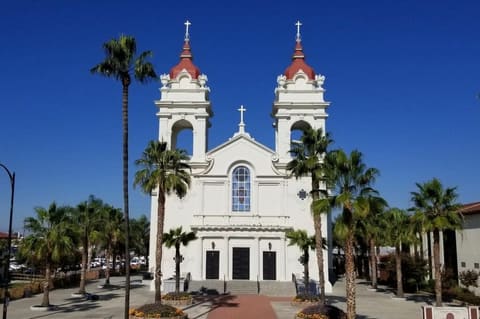Cinco Chagas: Igreja Centenária dos Portugueses na Califórnia