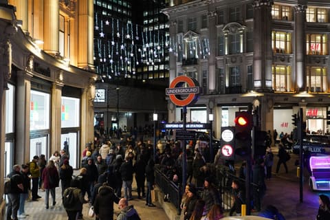 Londres rende-se ao espírito natalício