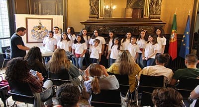 “Os Traquinas” da Escola de Música Musicentro actuaram no Consulado em Paris