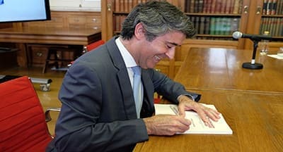 José Luis Carneiro apresentou livro “Valorizar os Portugueses no Mundo”