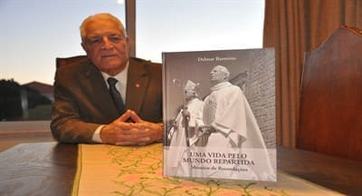 Delmar Barreiros - O Padre que abençoou o mundo