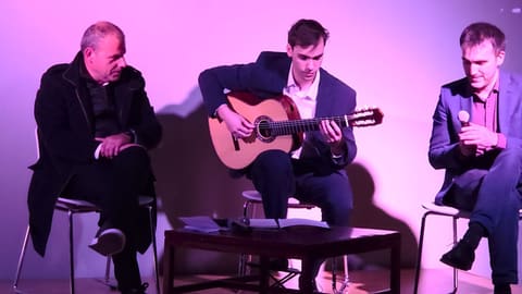 Leiria tocou guitarra em Paris