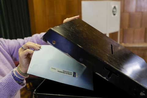 Presidenciais: Emigrantes desafiam distância para votar presencialmente em todo o mundo