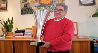 Troféu de campeão da National 2 do Créteil Lusitanos deixa Armando Lopes orgulhoso