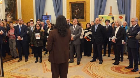 Fora da Caixa - coleção em diálogo? A exposição