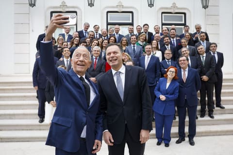 Marcelo vai sair como entrou, a pé, e deseja que Seguro seja "o melhor" dos presidentes