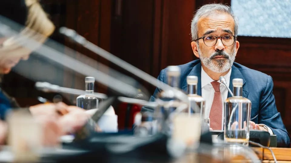 Governo disposto a melhorar condições de voto dos emigrantes e ensino de português no estrangeiro