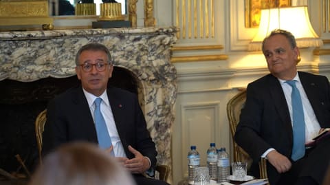 Seguro aposta na diáspora empresarial na estreia em França