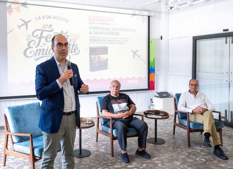 Livro "Portugal: da Ditadura à Democracia" na Festa do Emigrante