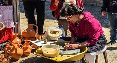 Em Pinela o barro está na essência da gente e daqui saem as tradicionais Cantarinhas