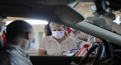 Emigrantes recebidos com conselhos na fronteira de Vilar Formoso