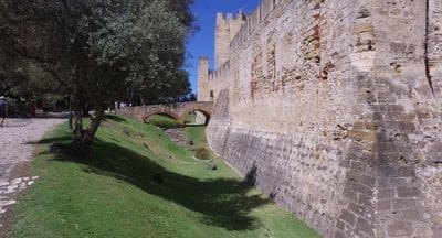 Conheça o emblemático Castelo de São Jorge, em Lisboa