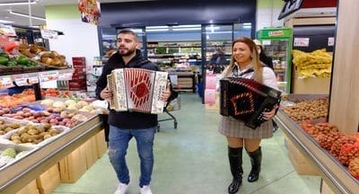 Primland de Romainville surpreende clientes com desgarradas de Cláudia Martins &amp; Minhotos Marotos