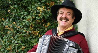 Especial região do Minho: Quim Barreiros está há 50 anos a levar alegria ao povo português