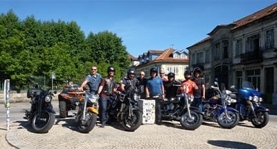 Grupo de amigos, residentes em França, percorreu a Estrada Nacional 2 de mota