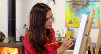 Apaixonada pela arte, Nathalie Afonso retrata a cultura portuguesa nas suas obras