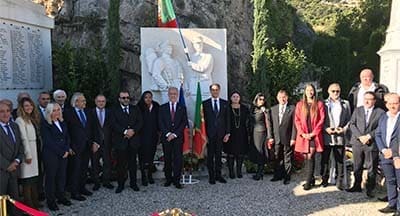 Junto ao memorial português no cemitério de Beausoleil, homenageou-se os soldados da Grande Guerra