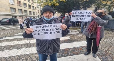 Lesados do BES, em Paris, continuam a exigir a totalidade das poupanças que perderam