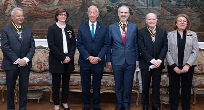 Cinco portugueses da comunidade em Paris condecorados pelo Presidente da República na Embaixada