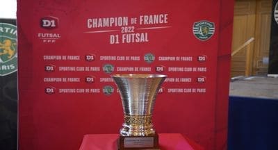 Sporting Club de Paris recebeu o troféu de campeão de França de futsal 21/22
