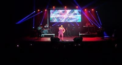 Cantor Hugo Manuel regressou aos palcos franceses