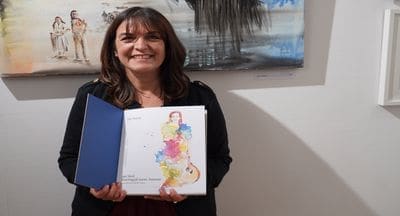 Livro com trajes regionais portugueses foi lançado pela artista Nathalie Afonso