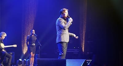 Tony Carreira encheu sala em Dammarie-les-Lys e encantou o público com os seus maiores êxitos