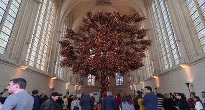 “Árvore da Vida”, de Joana Vasconcelos, foi inaugurada no Château de Vincennes, em Paris