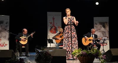 Tereza Carvalho brilhou numa noite de fado, em Beaumont-sur-Oise