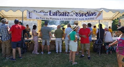 Gastronomia portuguesa e animação no Festival das Crianças e da Sardinha,  em Champigny-sur-Marne