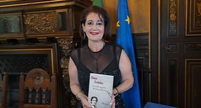 “Dona Zezinha – A vida singular de uma professora”, de Altina Ribeiro, foi apresentado no Consulado
