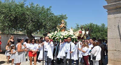 Nossa Senhora da Saúde reúne emigrantes em Santa Comba