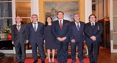 Cinco portugueses condecorados na Embaixada em França