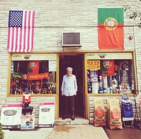 Newark: loja de emigrante português tornou-se um «mini-consulado»