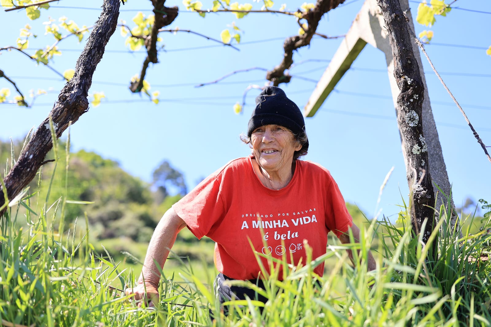 O dialeto Ribamourês ainda é o que se fala na aldeia de Riba de Mouro, em Monção, e um livro sobre o tema resgatou o orgulho dos habitantes no linguajar “parecido com o galego”, da autoria das amigas Alda Barreiros (D) e Maria Alves com o titulo "Os de Lá de Riba (Os de Lá de Cima)", Monção, Viana do Castelo, 18 de Abril de 2024. (ACOMPANHA TEXTO DE 23-04-2024) ESTELA SILVA/LUSA
