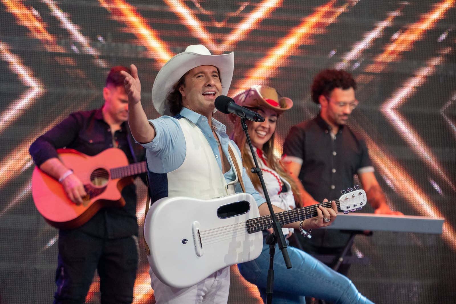 Cantor Zé Amaro marcou presença no Programa "Preço Certo" especial em Fornos de Algodres
